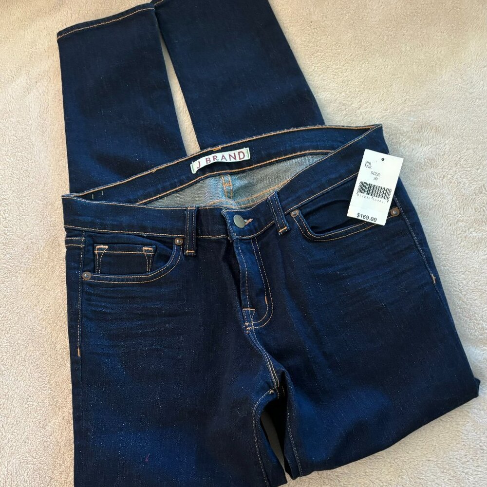 J BRAND The Skinny Jeans Size 30 in color Ink Blue